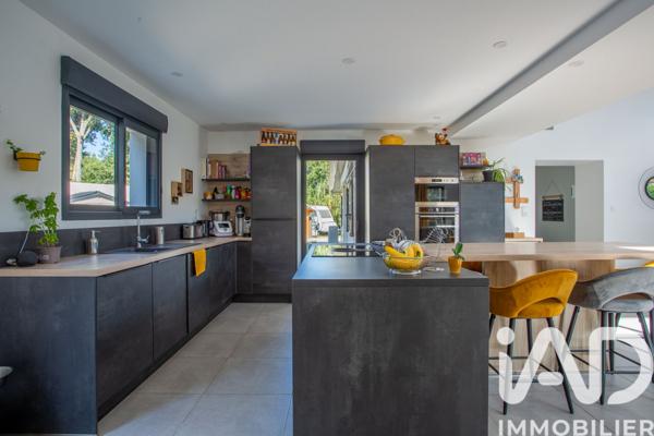 Maison à vendre 6 pièces 166 m² Rochefort-du-Gard