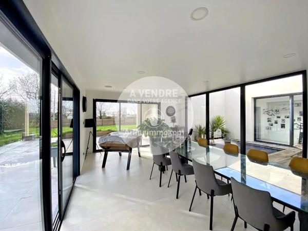 Vente                                                      Maison
                        
                     7 pièces                      230 m2                     à Saint-Brevin-les-Pins
