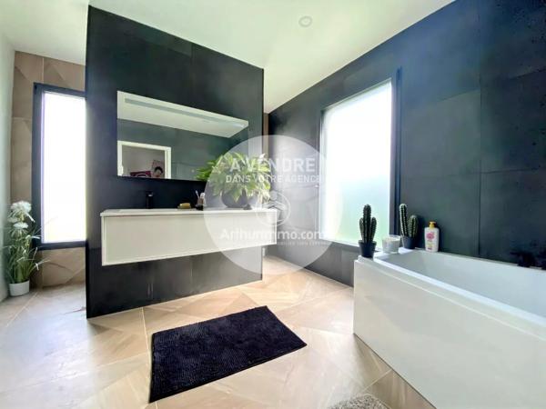 Vente                                                      Maison
                        
                     7 pièces                      230 m2                     à Saint-Brevin-les-Pins