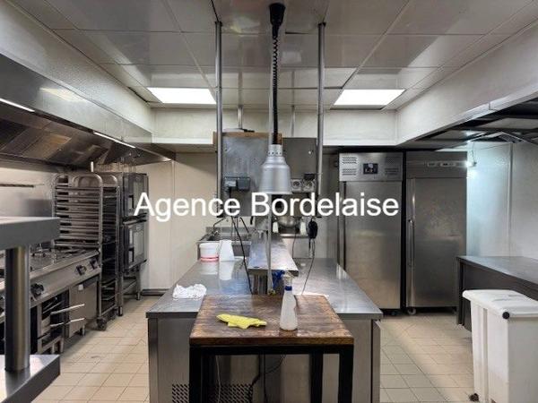 Bordeaux – Bar / Restaurant avec caves, jardin et appartement