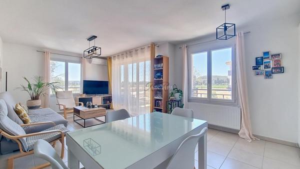 T3 avec terrasse, ascenseur et piscine état neuf