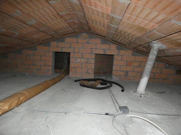 Grande maison de 170m² T8 (2 appartements de 85m² chacun) sur grand garage de 180m² et 5 garages de 15m²