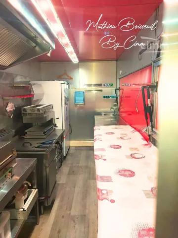 À vendre food truck burgers entièrement équipé et prêt à l’emploi.