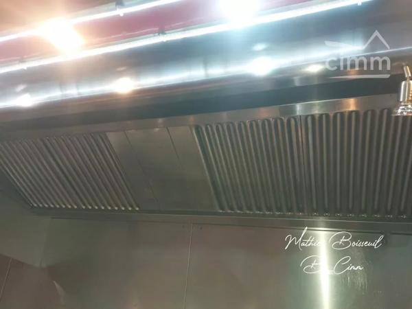 À vendre food truck burgers entièrement équipé et prêt à l’emploi.