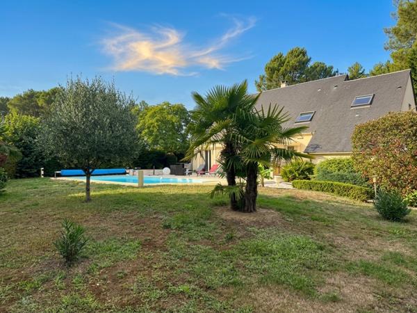 Magnifique maison familiale de 225 m², 6 chambres avec piscine et pinède à Guécélard – DPE B