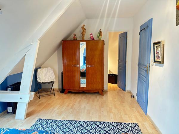 Magnifique maison familiale de 225 m², 6 chambres avec piscine et pinède à Guécélard – DPE B