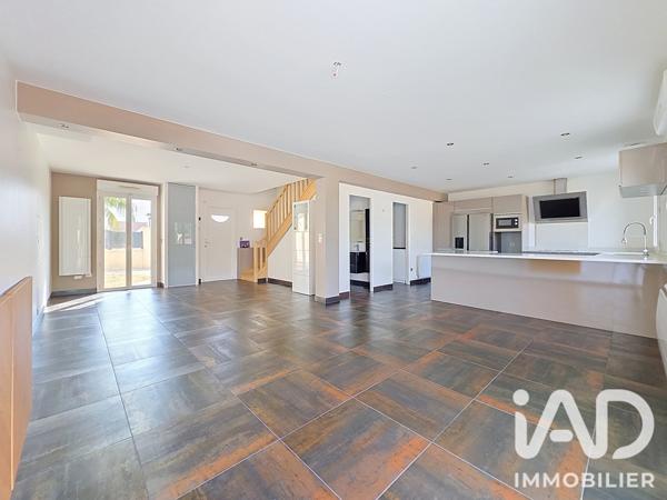 Maison à vendre 6 pièces 158 m² Saint-Fargeau-Ponthierry