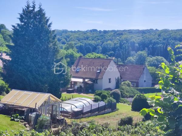 Découvrez cette charmante maison de 95 m²à Domptin 20 min de la Ferté sous Jouarre  construite en 1986, nichée dans un cadre paisible et verdoyant, à quelques minutes des commodités urbaines. Idéale pour une vie familiale, cette maison offre un cadre de vie tranquille avec une proximité urbaine.

Composée de 5 pièces, cette maison propose un bel agencement :
Au rez-de-chaussée :
-Belle pièce à vivre de quasiment 30m² avec une cheminée
- Cuisine ouverte et son entrée de 18.70m²
-Un bureau ou chambre d'ami de 8.60m²
-Une salle d'eau 
-Une toilette 
-Avec deux vérandas de chaque côté, dont une 23m² côté jardin

 A l'étage :
-Une suite parentale de 16m² avec une salle d'eau, dressing et clim
-Deux autres chambres de 9m² et 14m²
 
La maison dispose d'un sous-sol total, d'une cave, d'une pièce de réception, d'un toilette.

-Un grand extérieur de 2120m².
-Profitez également d'une piscine de 18m² pour vous détendre et vous rafraîchir durant les chaudes journées d'été avec pompe à chaleur.
-Un carport pouvant stationner 4 voitures 
-Un espace de 27m² pouvant être une salle de sport, un espace invité...choix multiples 

Double vitrage, volet roulant , cheminée, tout-à-l'égout.

Avec vue dégagée, le calme environnant vous apportera sérénité et confort.


Contactez Aurélie Tombette pour plus d'informations et une visite. Ne laissez pas passer cette opportunité exceptionnelle !