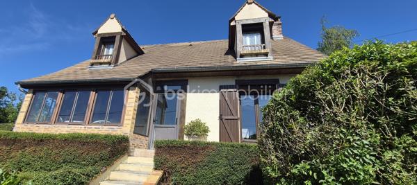 Découvrez cette charmante maison de 95 m²à Domptin 20 min de la Ferté sous Jouarre  construite en 1986, nichée dans un cadre paisible et verdoyant, à quelques minutes des commodités urbaines. Idéale pour une vie familiale, cette maison offre un cadre de vie tranquille avec une proximité urbaine.

Composée de 5 pièces, cette maison propose un bel agencement :
Au rez-de-chaussée :
-Belle pièce à vivre de quasiment 30m² avec une cheminée
- Cuisine ouverte et son entrée de 18.70m²
-Un bureau ou chambre d'ami de 8.60m²
-Une salle d'eau 
-Une toilette 
-Avec deux vérandas de chaque côté, dont une 23m² côté jardin

 A l'étage :
-Une suite parentale de 16m² avec une salle d'eau, dressing et clim
-Deux autres chambres de 9m² et 14m²
 
La maison dispose d'un sous-sol total, d'une cave, d'une pièce de réception, d'un toilette.

-Un grand extérieur de 2120m².
-Profitez également d'une piscine de 18m² pour vous détendre et vous rafraîchir durant les chaudes journées d'été avec pompe à chaleur.
-Un carport pouvant stationner 4 voitures 
-Un espace de 27m² pouvant être une salle de sport, un espace invité...choix multiples 

Double vitrage, volet roulant , cheminée, tout-à-l'égout.

Avec vue dégagée, le calme environnant vous apportera sérénité et confort.


Contactez Aurélie Tombette pour plus d'informations et une visite. Ne laissez pas passer cette opportunité exceptionnelle !