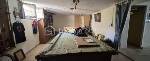 Découvrez cette charmante maison de 95 m²à Domptin 20 min de la Ferté sous Jouarre  construite en 1986, nichée dans un cadre paisible et verdoyant, à quelques minutes des commodités urbaines. Idéale pour une vie familiale, cette maison offre un cadre de vie tranquille avec une proximité urbaine.

Composée de 5 pièces, cette maison propose un bel agencement :
Au rez-de-chaussée :
-Belle pièce à vivre de quasiment 30m² avec une cheminée
- Cuisine ouverte et son entrée de 18.70m²
-Un bureau ou chambre d'ami de 8.60m²
-Une salle d'eau 
-Une toilette 
-Avec deux vérandas de chaque côté, dont une 23m² côté jardin

 A l'étage :
-Une suite parentale de 16m² avec une salle d'eau, dressing et clim
-Deux autres chambres de 9m² et 14m²
 
La maison dispose d'un sous-sol total, d'une cave, d'une pièce de réception, d'un toilette.

-Un grand extérieur de 2120m².
-Profitez également d'une piscine de 18m² pour vous détendre et vous rafraîchir durant les chaudes journées d'été avec pompe à chaleur.
-Un carport pouvant stationner 4 voitures 
-Un espace de 27m² pouvant être une salle de sport, un espace invité...choix multiples 

Double vitrage, volet roulant , cheminée, tout-à-l'égout.

Avec vue dégagée, le calme environnant vous apportera sérénité et confort.


Contactez Aurélie Tombette pour plus d'informations et une visite. Ne laissez pas passer cette opportunité exceptionnelle !