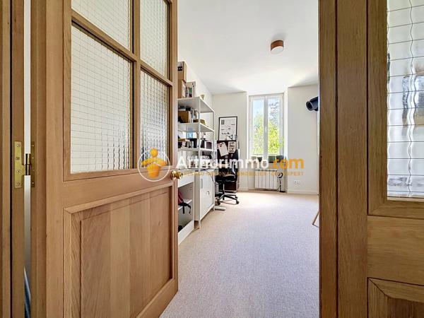 Vente                                                      Maison
                        
                     5 pièces                      137 m2                     à Bourgoin-Jallieu
