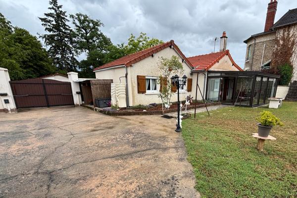A VENDRE - FOURCHAMBAULT - MAISON DE PLAIN-PIED -GARAGE - TERRAIN