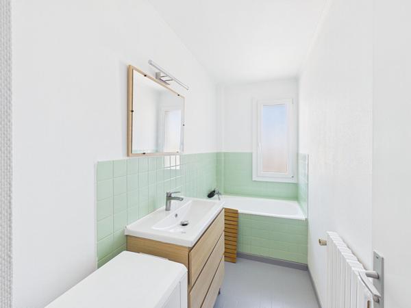 APPARTEMENT T4 bis CLIMATISE DE 74.44m² AVEC BALCON CAVE ET GARAGE SITUE A BOURG LES VALENCE 26500
