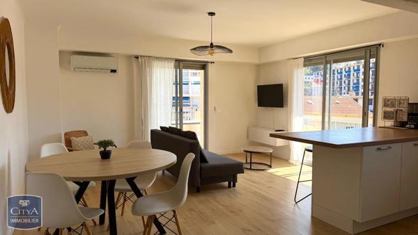 Appartement à louer 3 pièces 58.09m² Saint-Raphaël (83700)