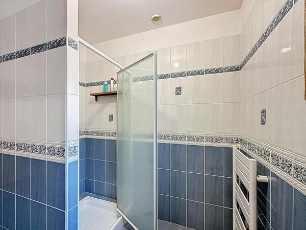 à 10mn de la gare de SENS direct PARIS