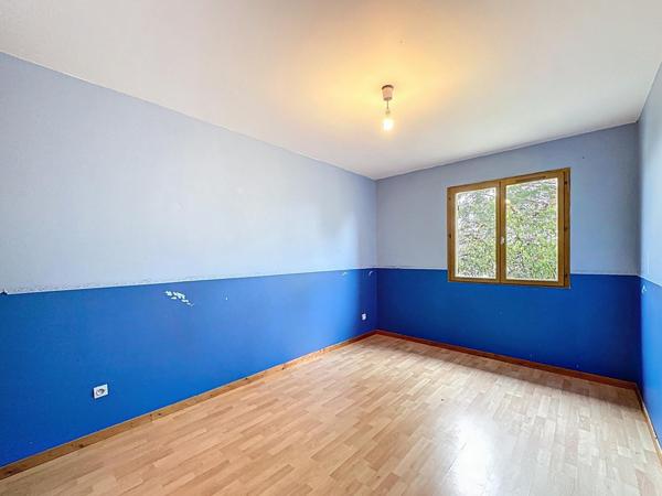 à 10mn de la gare de SENS direct PARIS