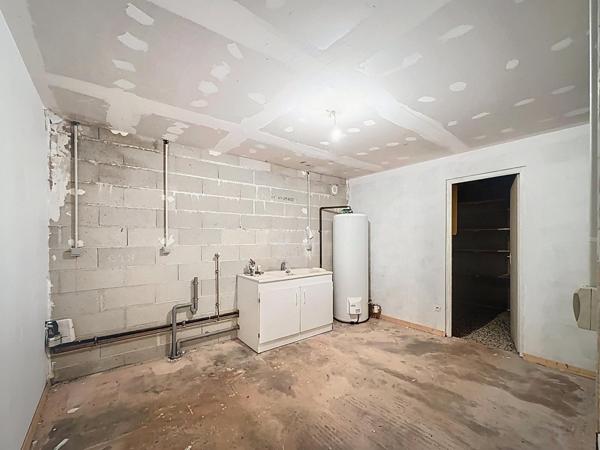 à 10mn de la gare de SENS direct PARIS