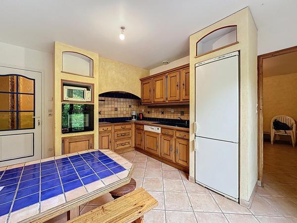 à 10mn de la gare de SENS direct PARIS