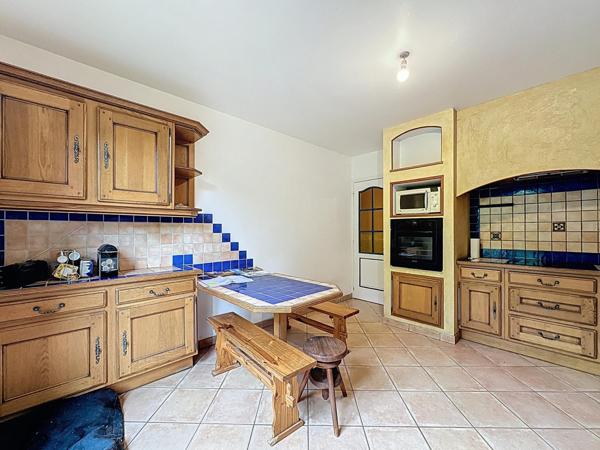 à 10mn de la gare de SENS direct PARIS