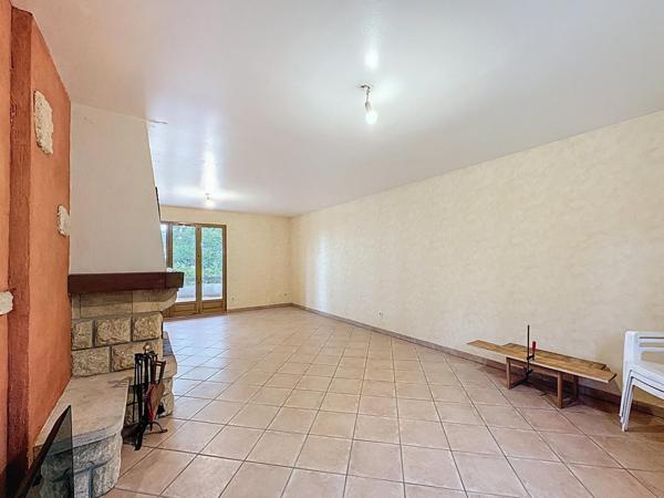 à 10mn de la gare de SENS direct PARIS