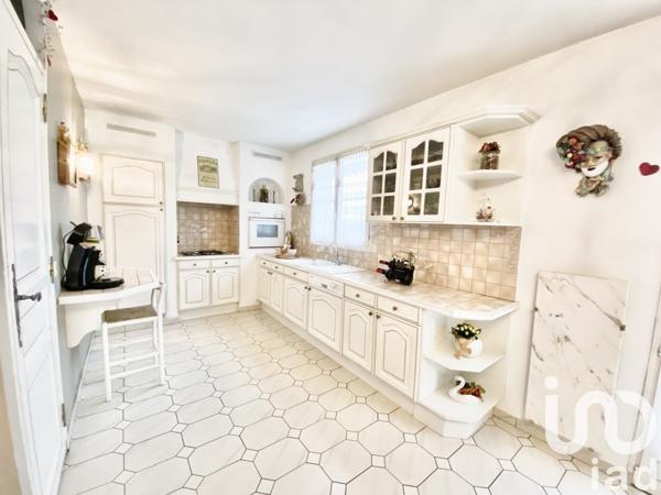 Maison traditionnelle 5 pièces de 138 m² à Thiais (94320)