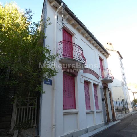 Maison de ville de 2 appartements à rénover.