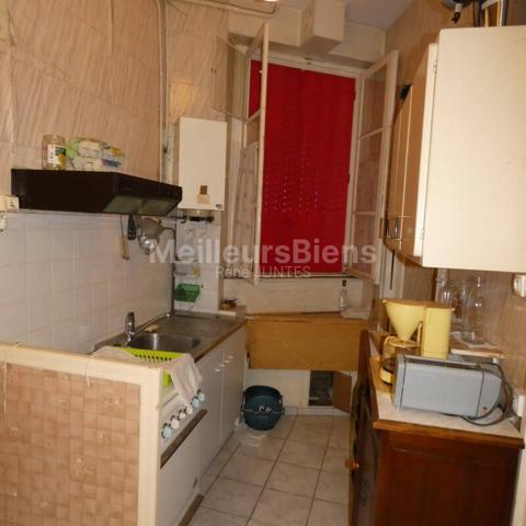 Maison de ville de 2 appartements à rénover.