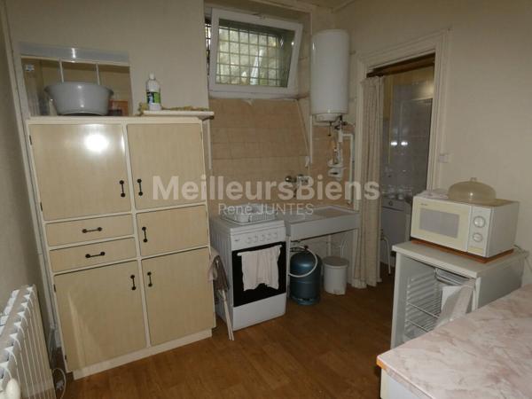 Maison de ville de 2 appartements à rénover.