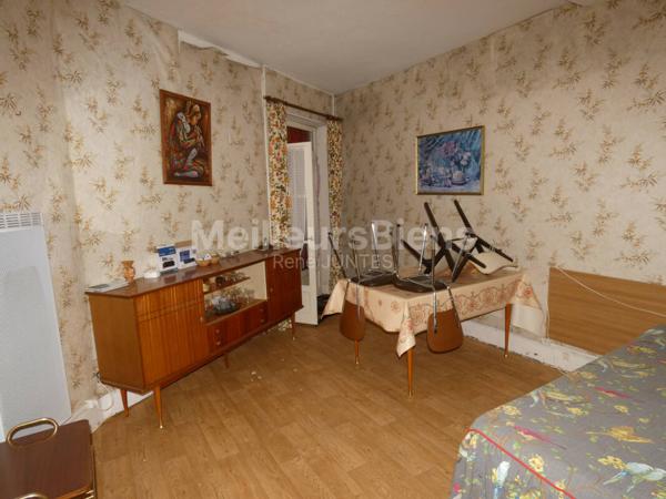 Maison de ville de 2 appartements à rénover.