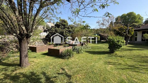 Propriété familiale au cœur d’un écrin de verdure Jardin remarquable et piscine