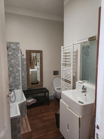 ECHOPPE Bordeaux 3 pièce(s) 67.23 m2 + cour de 25m²