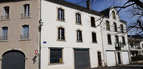 Immeuble 25 place du Monument Riom es Montagnes (15400)