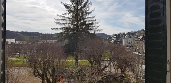 Immeuble 25 place du Monument Riom es Montagnes (15400)