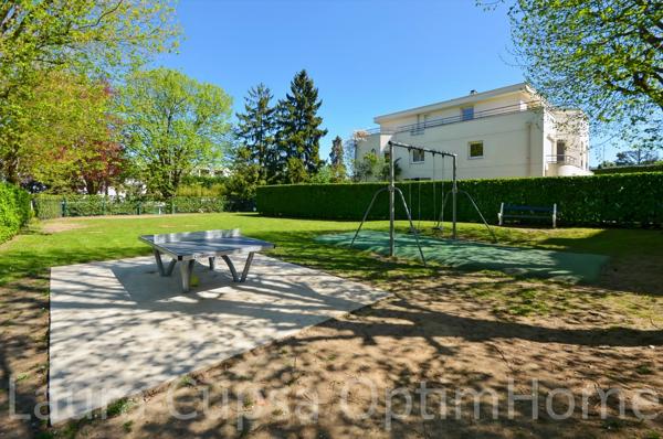 SCEAUX - 8 MIN RER SCEAUX - 3P - 57,13 M² - BALCON - 1ER ETAGE - CAVE - PARKING LIBRE DANS RESIDENCE FERMEE