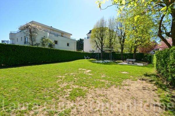 SCEAUX - 8 MIN RER SCEAUX - 3P - 57,13 M² - BALCON - 1ER ETAGE - CAVE - PARKING LIBRE DANS RESIDENCE FERMEE