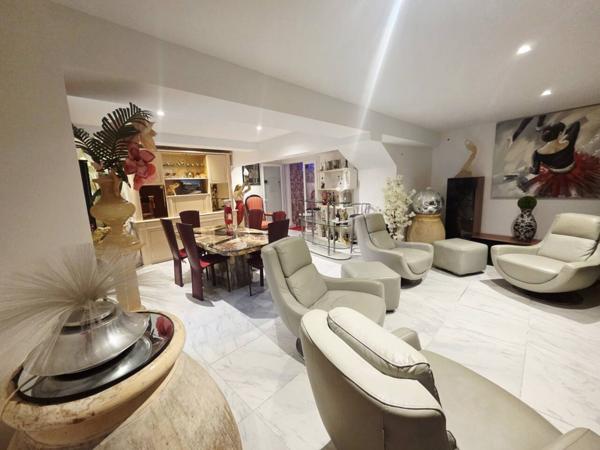 Maison à vendre 6 pièces de 197 m²