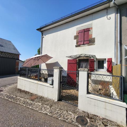 Maison en pierres avec grand garage vendue meublée Trizac (15400)