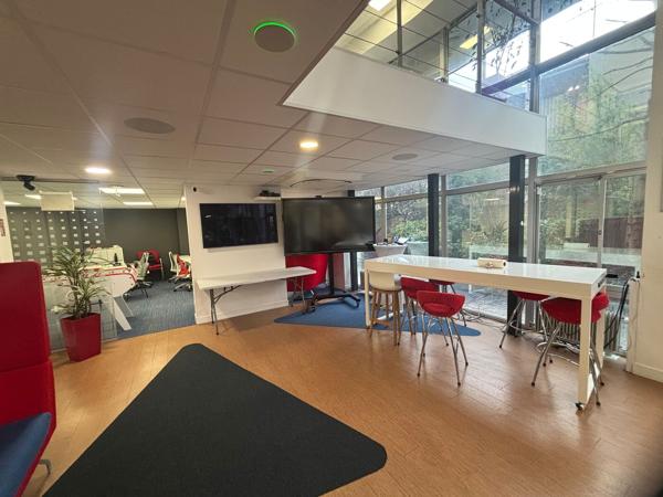 Bureaux indépendant à louer/à vendre, à Courbevoie