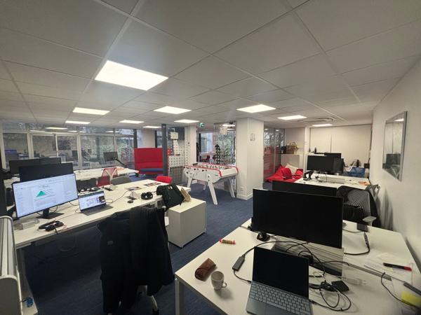 Bureaux indépendant à louer/à vendre, à Courbevoie