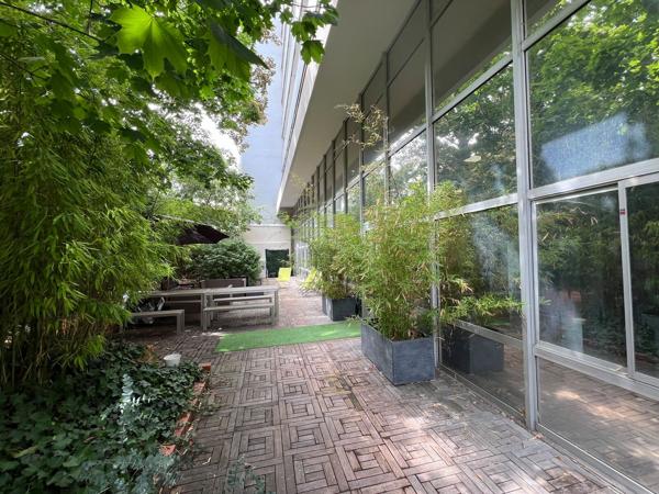 Bureaux indépendant à louer/à vendre, à Courbevoie