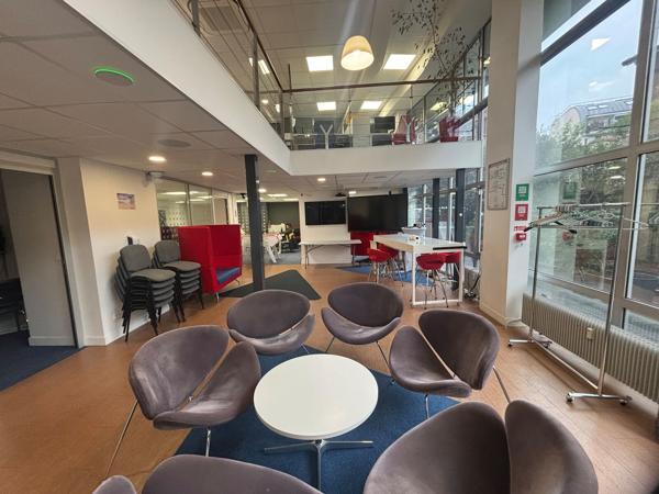 Bureaux indépendant à louer/à vendre, à Courbevoie
