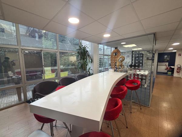 Bureaux indépendant à louer/à vendre, à Courbevoie