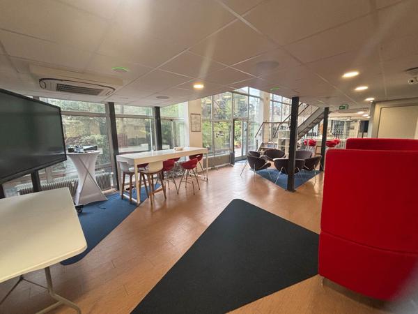 Bureaux indépendant à louer/à vendre, à Courbevoie