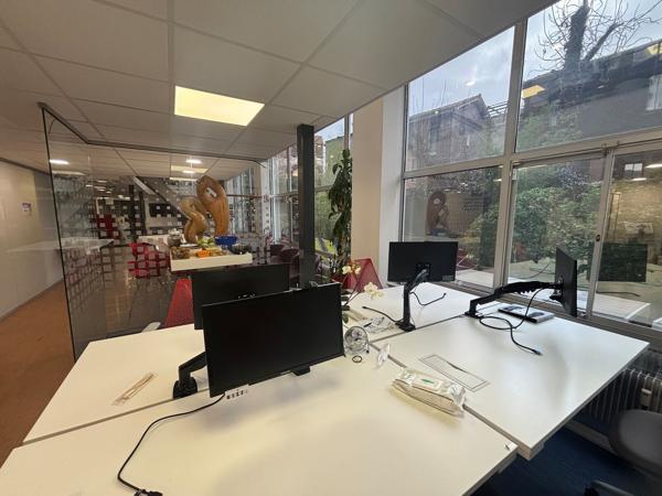 Bureaux indépendant à louer/à vendre, à Courbevoie