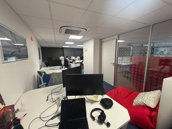Bureaux indépendant à louer/à vendre, à Courbevoie