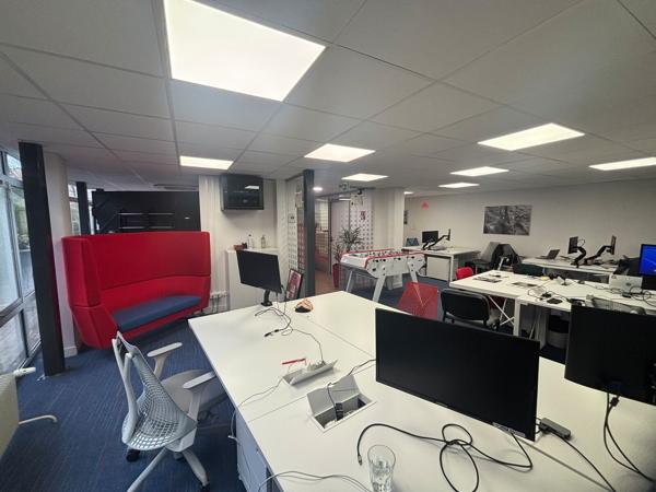 Bureaux indépendant à louer/à vendre, à Courbevoie