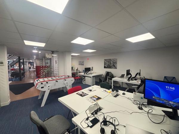 Bureaux indépendant à louer/à vendre, à Courbevoie
