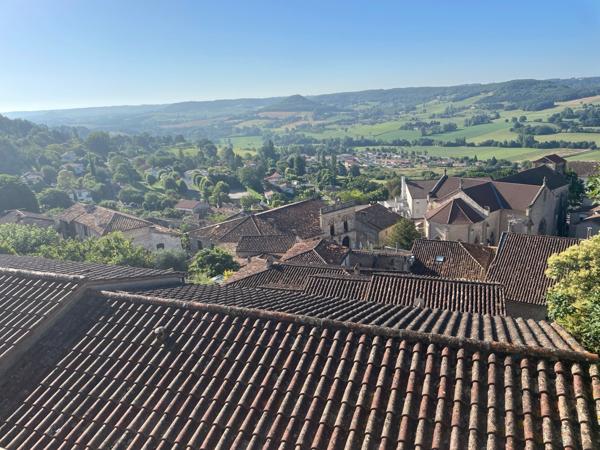 Penne-d'Agenais (47140) Ensemble immobilier dans l’un des plus beaux villages de France