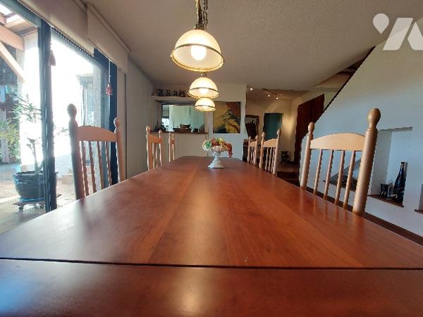 Villa d'architecte exposée sud offrant une vue surplombante sur les montages et SAINT-GAUDENS.