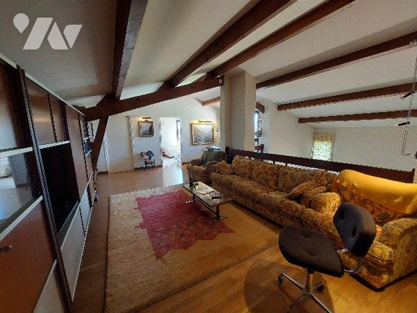 Villa d'architecte exposée sud offrant une vue surplombante sur les montages et SAINT-GAUDENS.